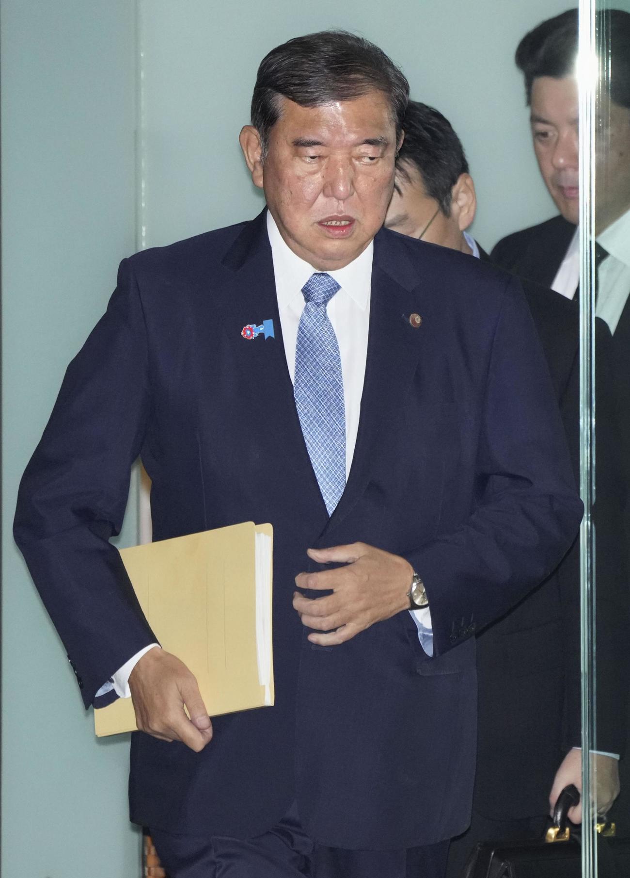首相官邸に入る石破首相（共同）