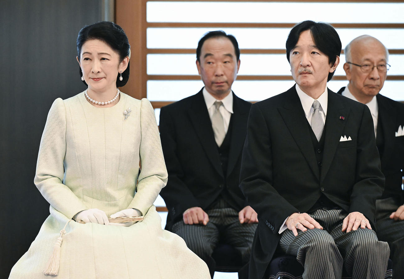 長男悠仁さまの「加冠の儀」に参列された秋篠宮ご夫妻（代表撮影）