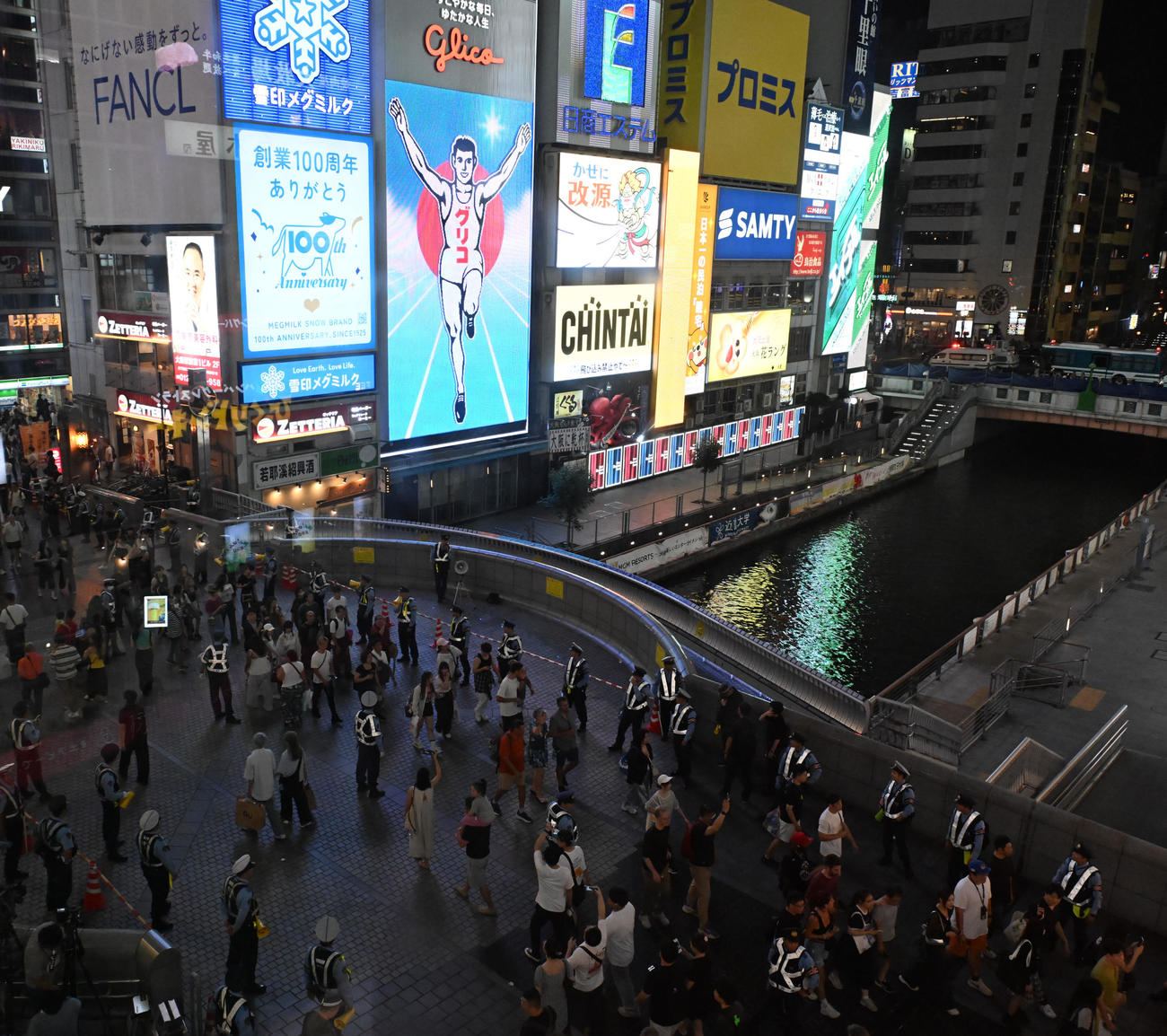 阪神のリーグ優勝に備え厳戒態勢が敷かれている大阪市の道頓堀（撮影・和賀正仁）