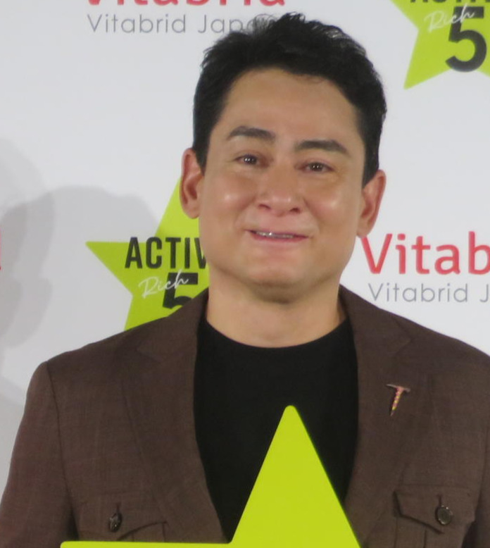 ビタブリッドジャパン「アクティブリッチ5」新製品発表会に出席した、左から坂本雄次氏、小林幸子、野口健氏（撮影・川田和博）