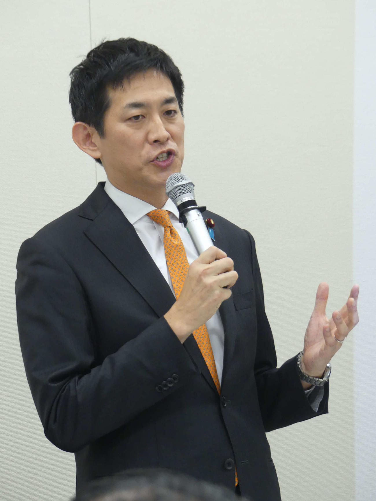 自身の勉強会であいさつする自民党の小林鷹之・前経済安全保障相（撮影・中山知子）