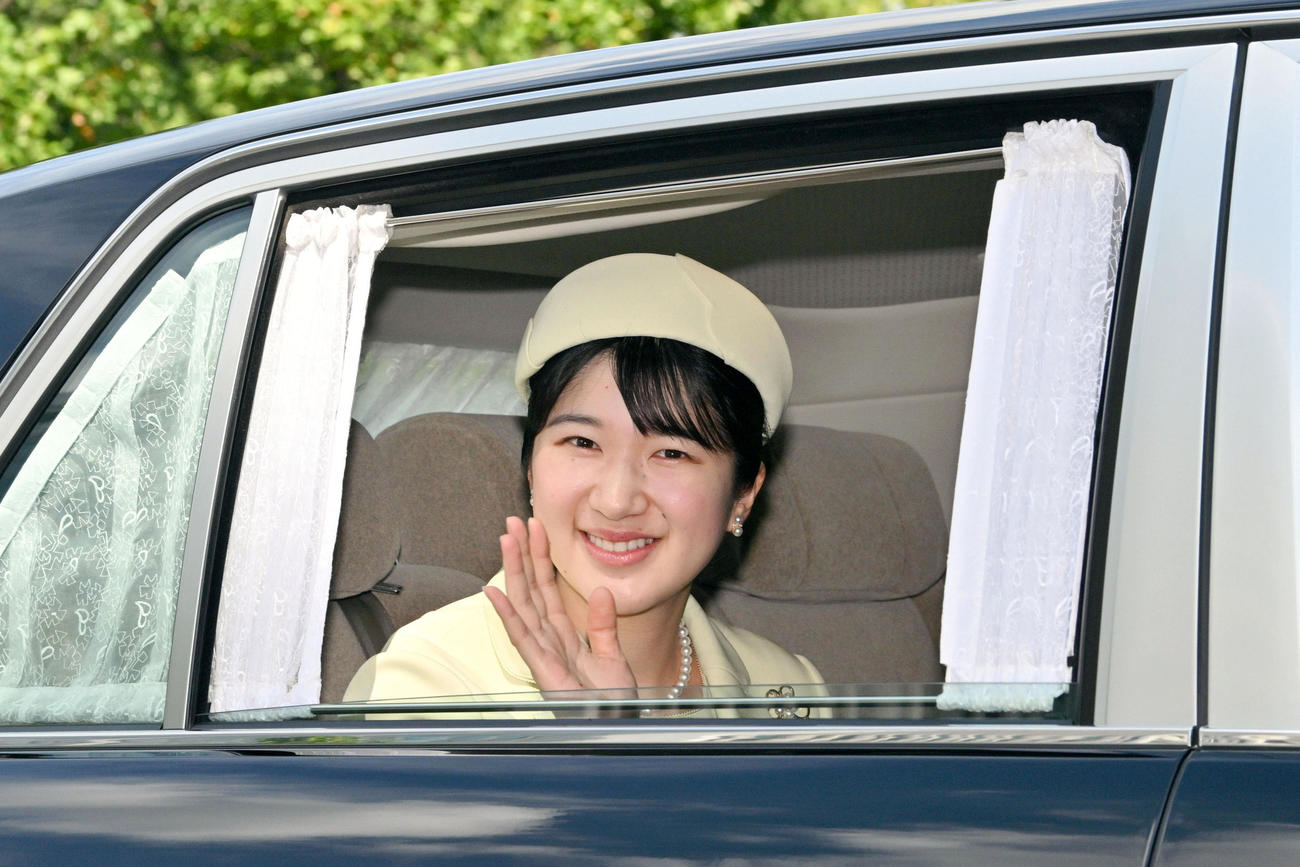 秋篠宮邸を訪れるため、赤坂御用地に入られる愛子さま（代表撮影）