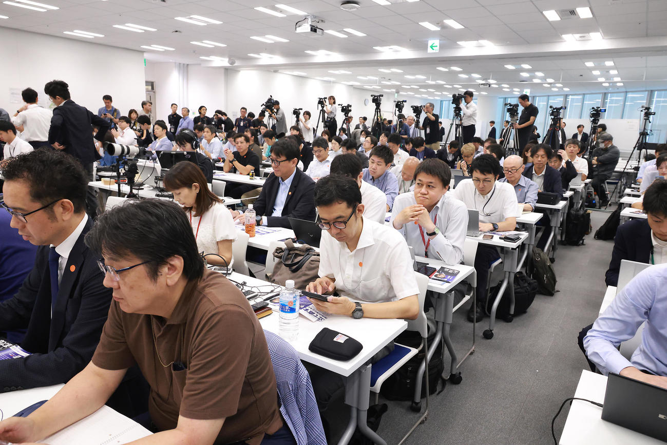 自民党総裁選出馬表明する小泉進次郎農相の会見場に集まった報道陣（撮影・中島郁夫）
