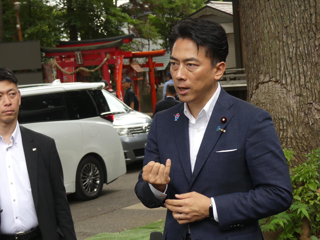 車座集会後、報道陣の取材に応じる小泉進次郎農相（撮影・中山知子）