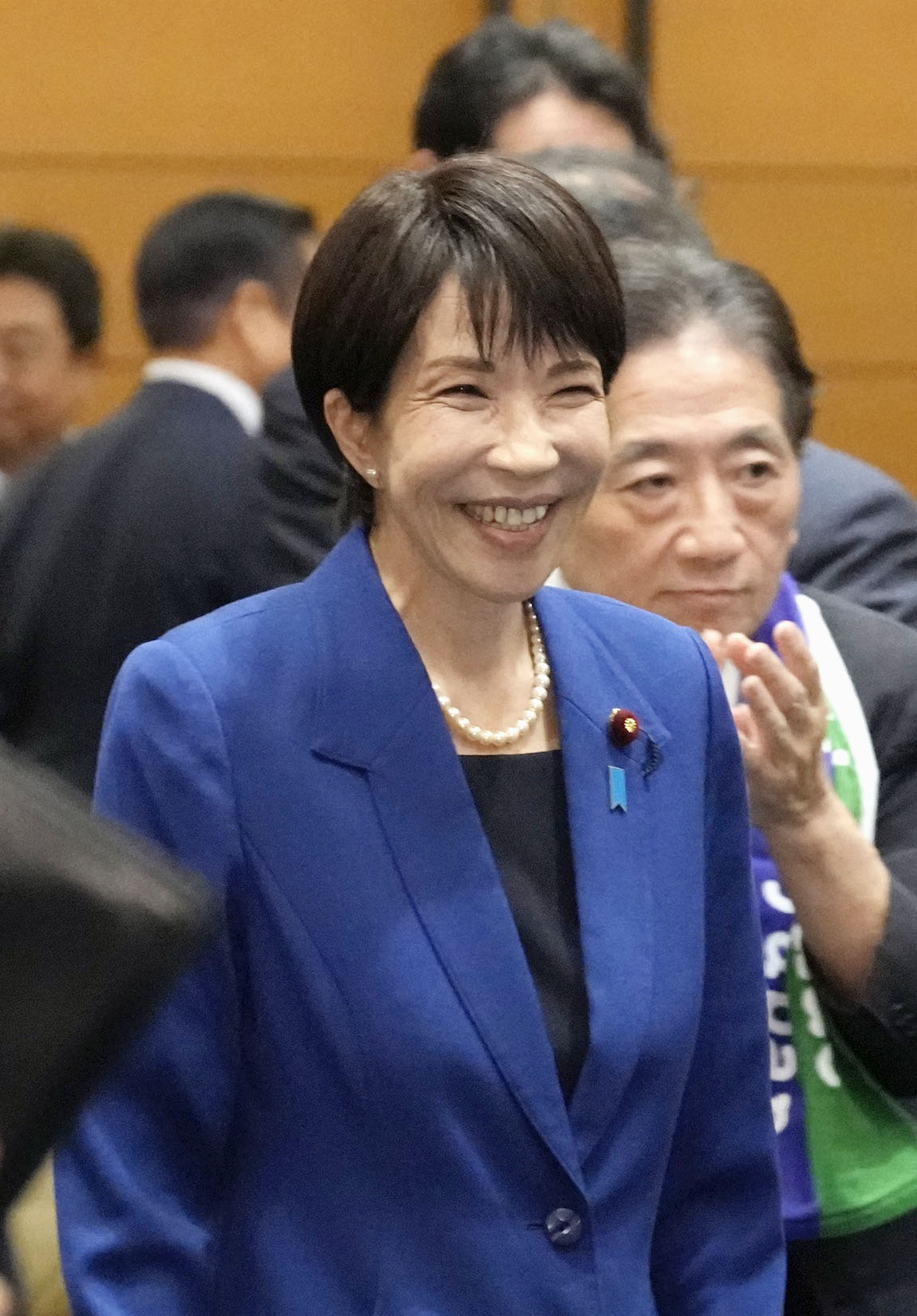 自民党総裁選の出陣式に臨む高市前経済安保相＝22日午前11時、国会（共同）