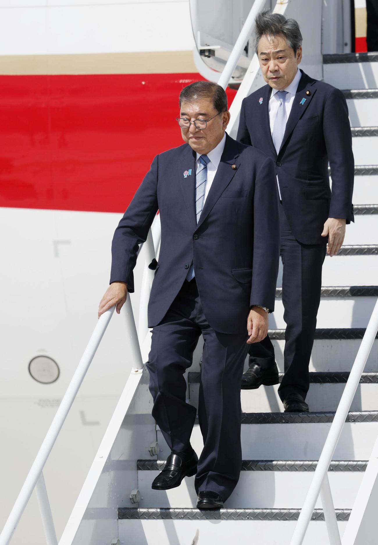 国連総会に出席するため、米ニューヨークのケネディ国際空港に到着した石破首相（共同）