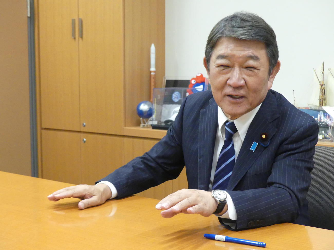 スポーツ紙合同インタビューに応じる自民党の茂木敏充前幹事長（撮影・中山知子）