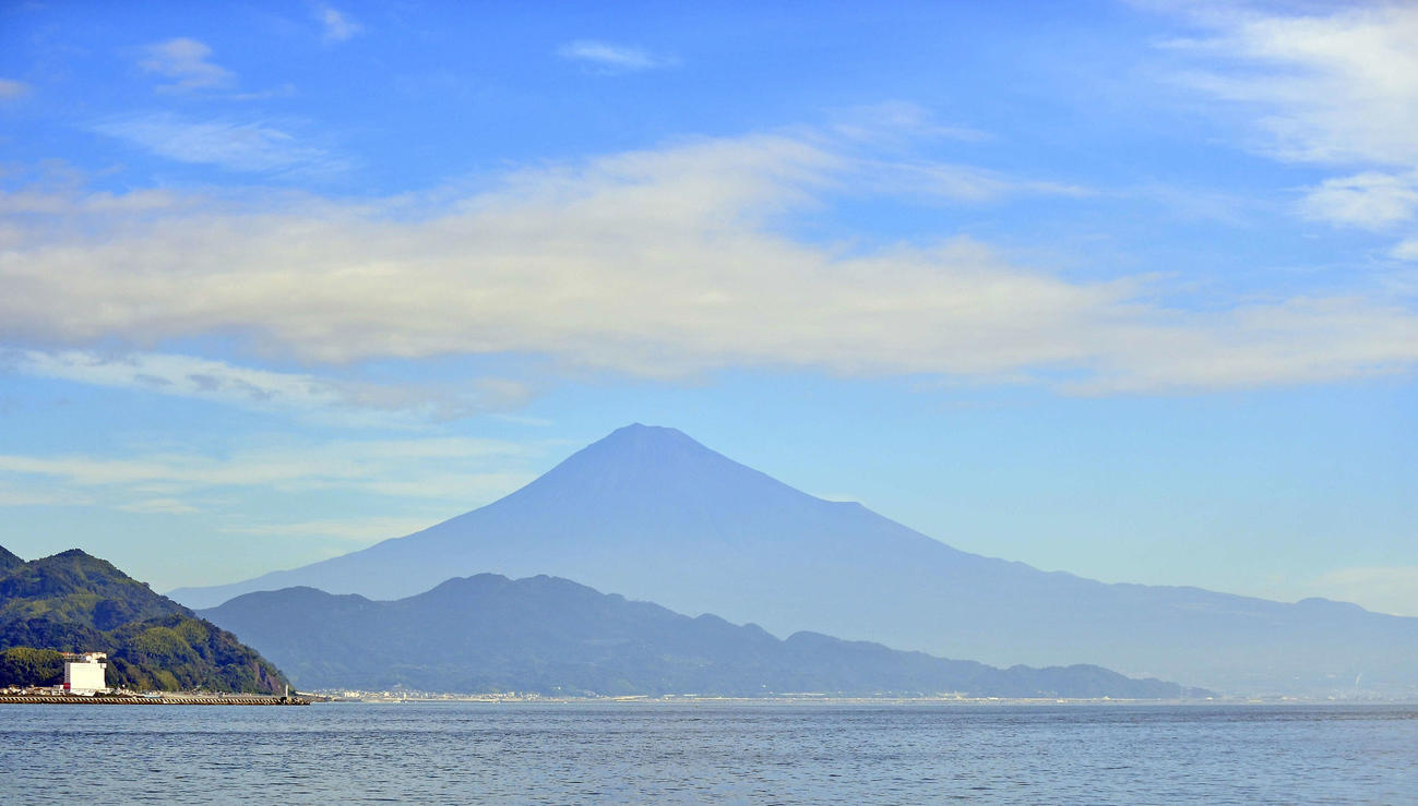 静岡市内から望める富士山（撮影・神谷亮磨）