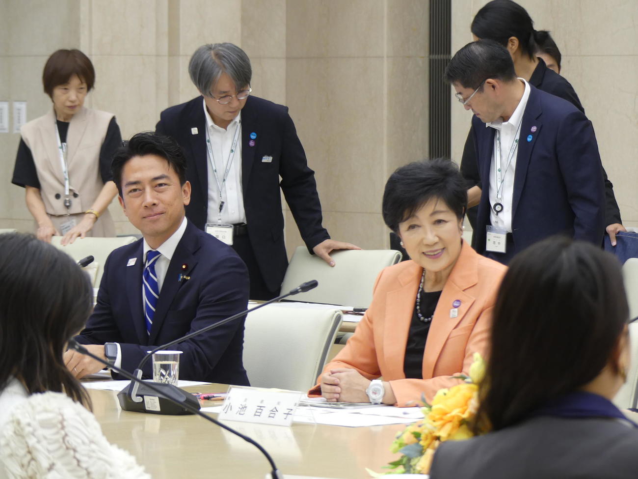 女性経営者との意見交換会で同席する小泉進次郎農相と小池百合子都知事（撮影・中山知子）