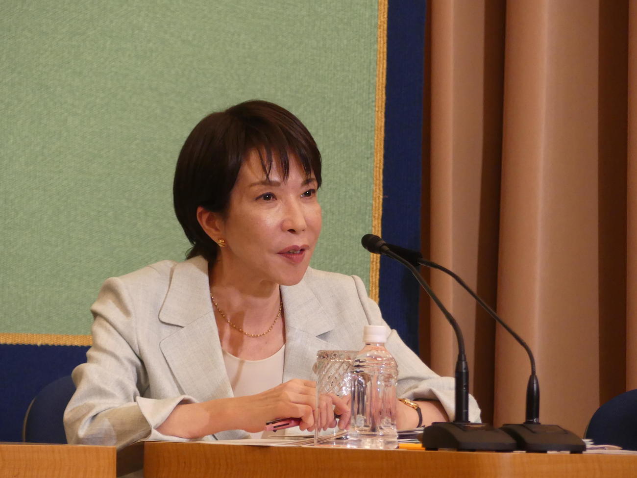 日本記者クラブでの候補者討論会で質問に答える高市早苗・前経済安保担当相（撮影・中山知子）
