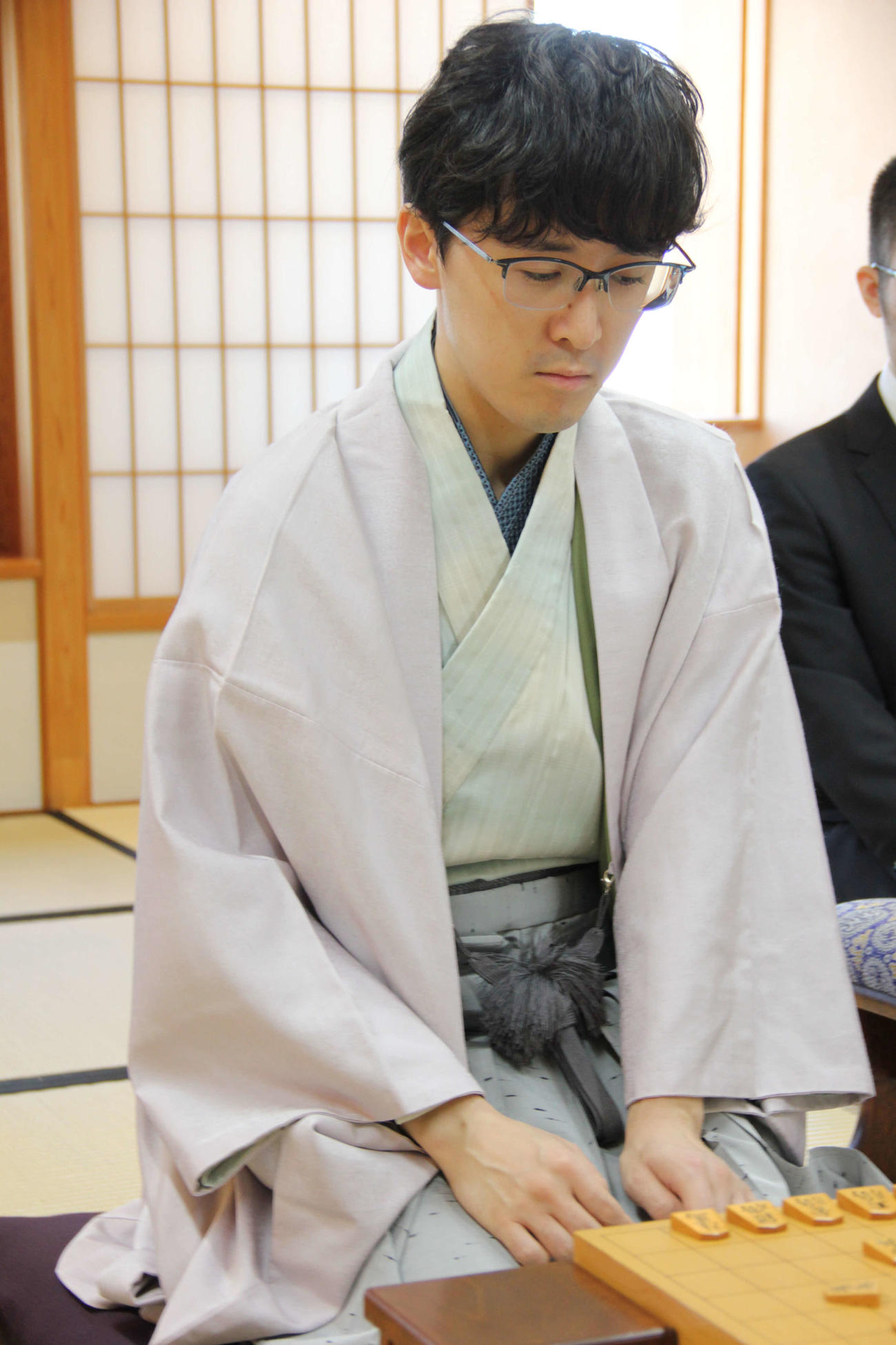 王座戦5番勝負第3局に臨んだ伊藤匠叡王（日本将棋連盟提供）