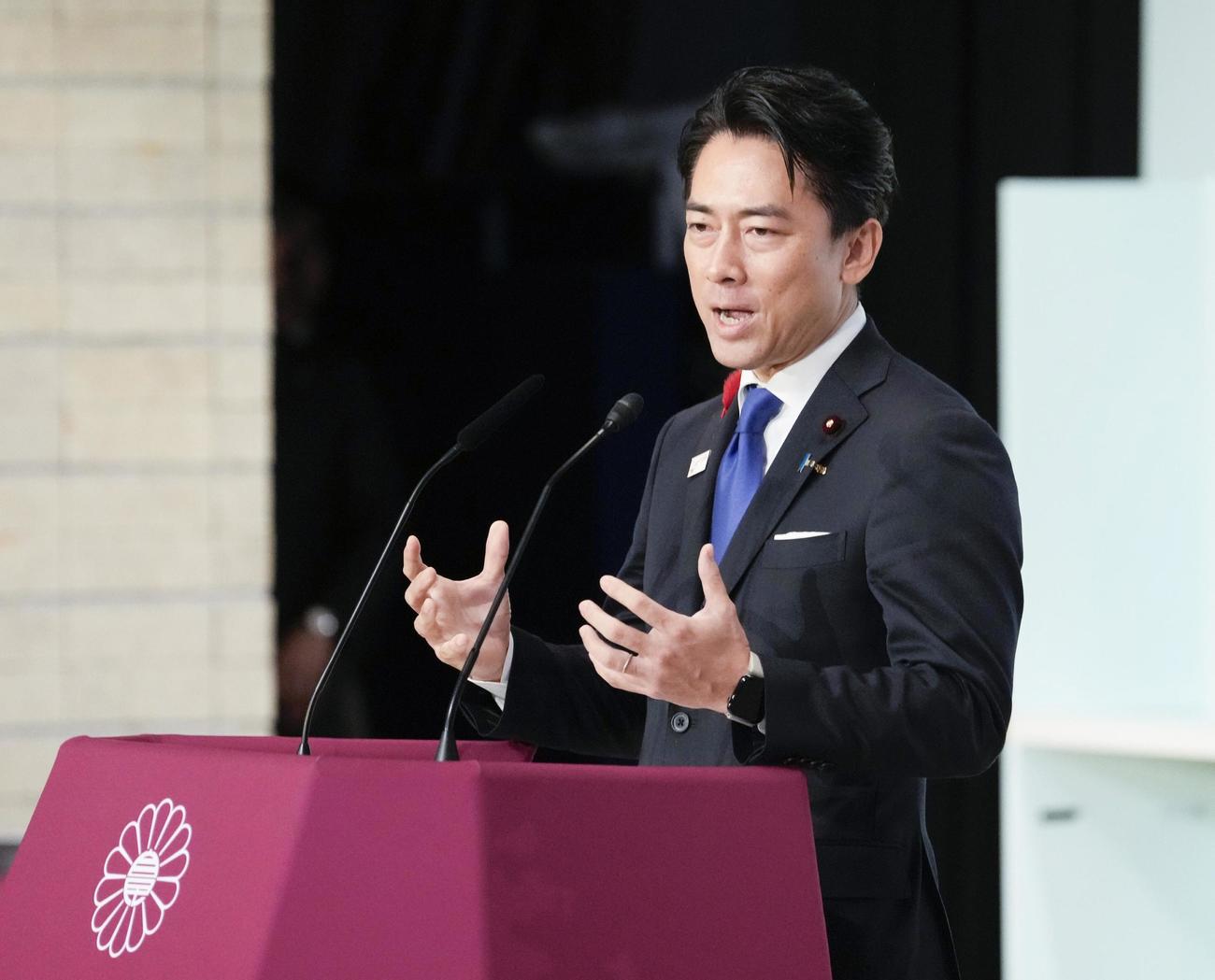 自民党総裁選の決選投票前に演説する小泉進次郎氏（共同）