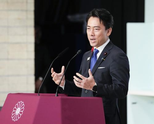 自民党総裁選の決選投票前に演説する小泉進次郎氏（共同）