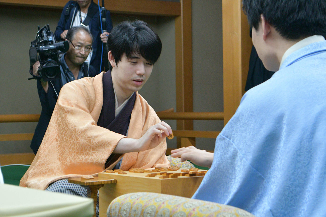 佐々木勇気八段に快勝して5連覇と永世竜王獲得へ好発進した藤井聡太竜王