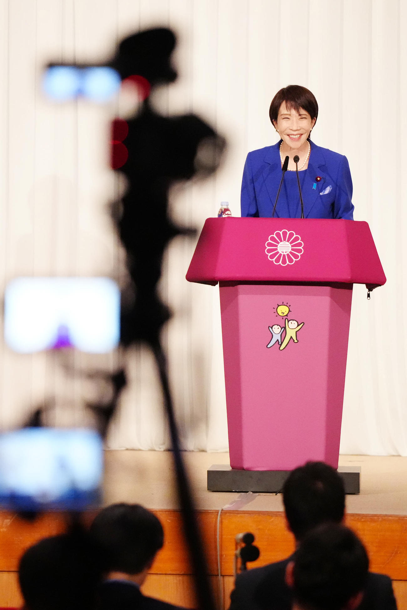 自民党新総裁となり会見に臨む高市早苗氏（撮影・江口和貴）