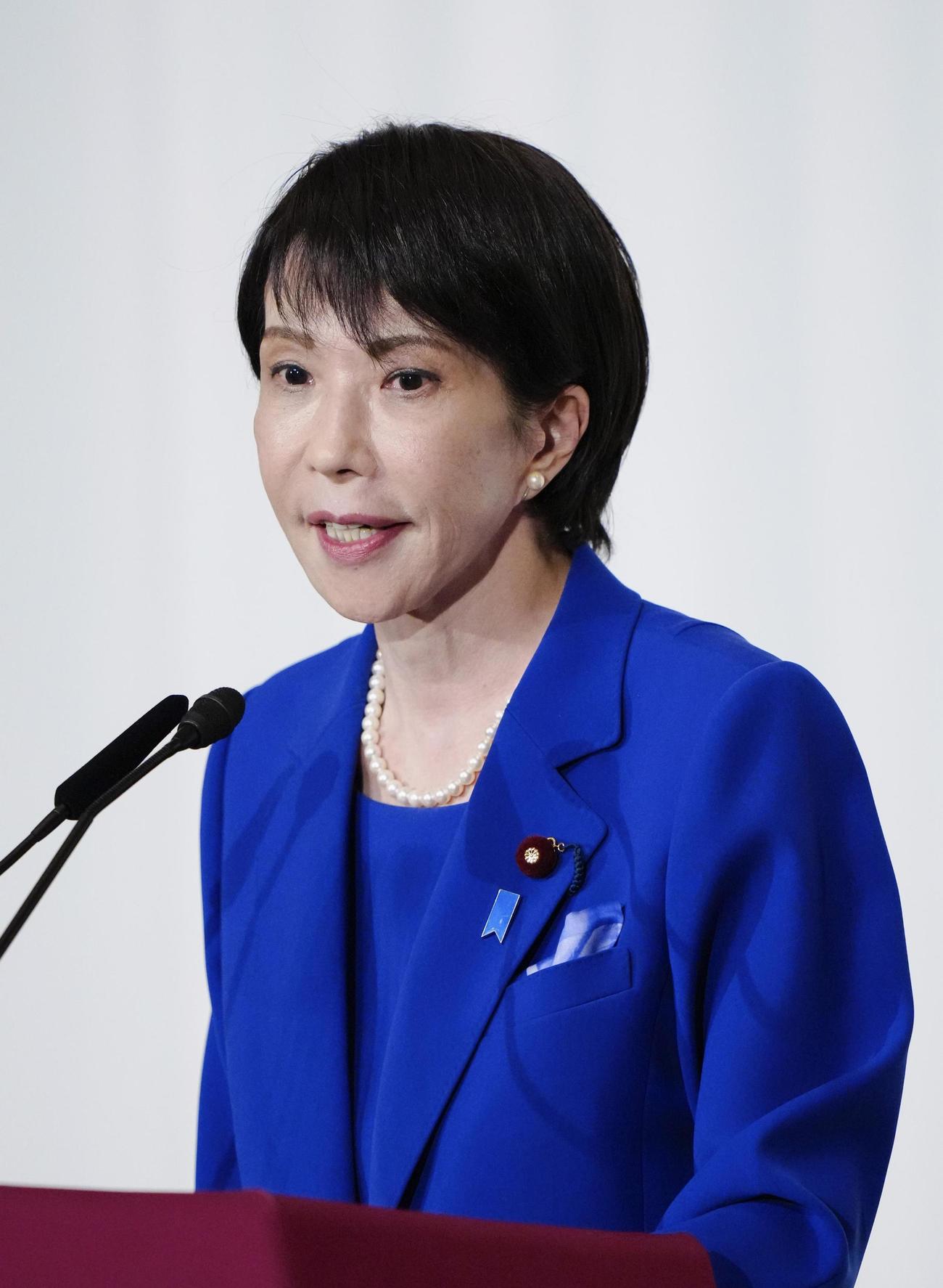 記者会見する自民党の高市早苗新総裁（共同）