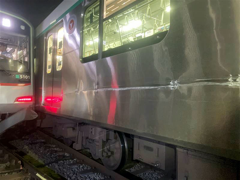 接触した東急田園都市線の車両側面（東急電鉄提供＝共同）