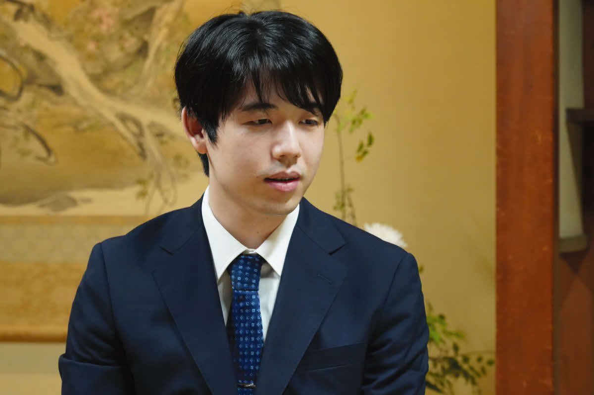王座戦3連覇に向けて第4局を制して追いつき最終第5局へと望みをつなぎたい藤井聡太王座（日本将棋連盟提供）