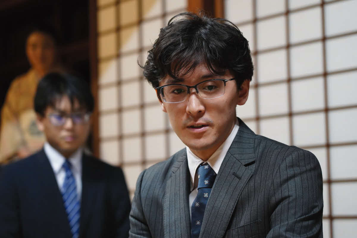 初の王座獲得と九段昇段まであと1勝としている伊藤匠叡王（日本将棋連盟提供）