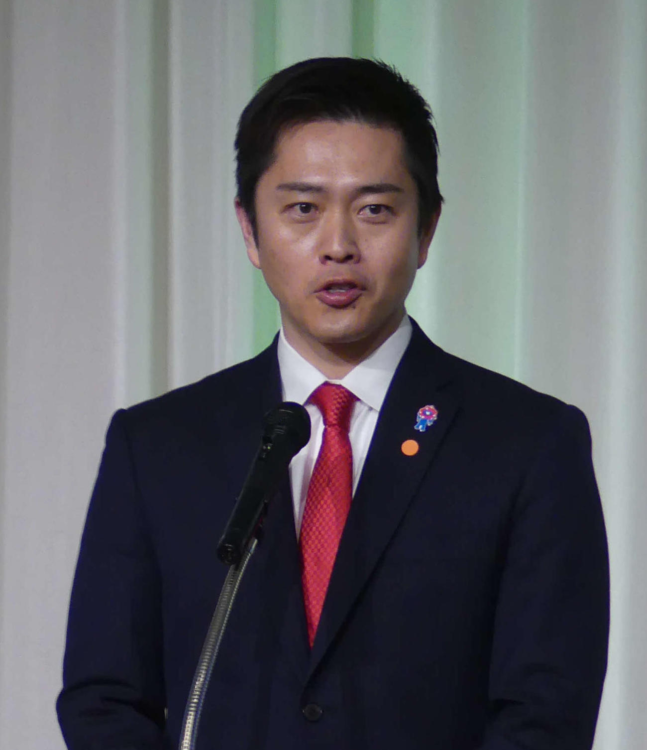 吉村洋文大阪府知事（25年３月）
