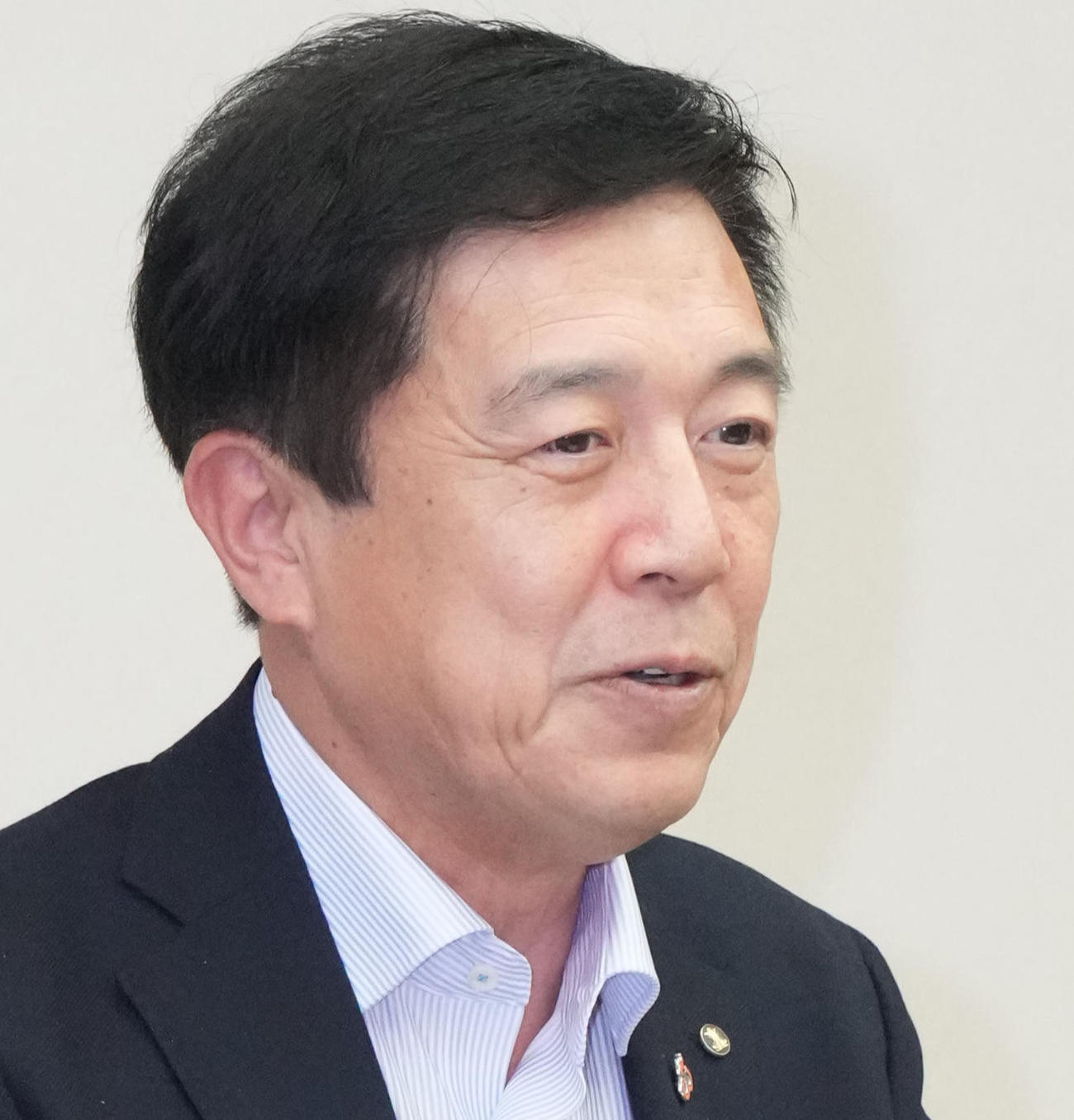 表敬訪問に訪れた大の里ら日本相撲協会関係者と話をする広沢一郎名古屋市長（撮影・森本幸一）