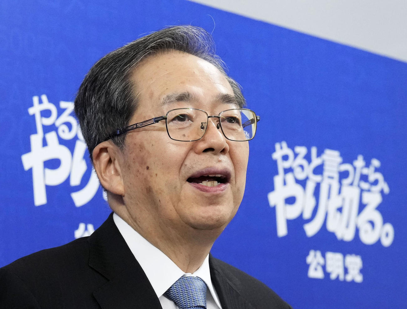 記者会見で自民党との連立枠組みからの離脱を表明した公明党の斉藤代表