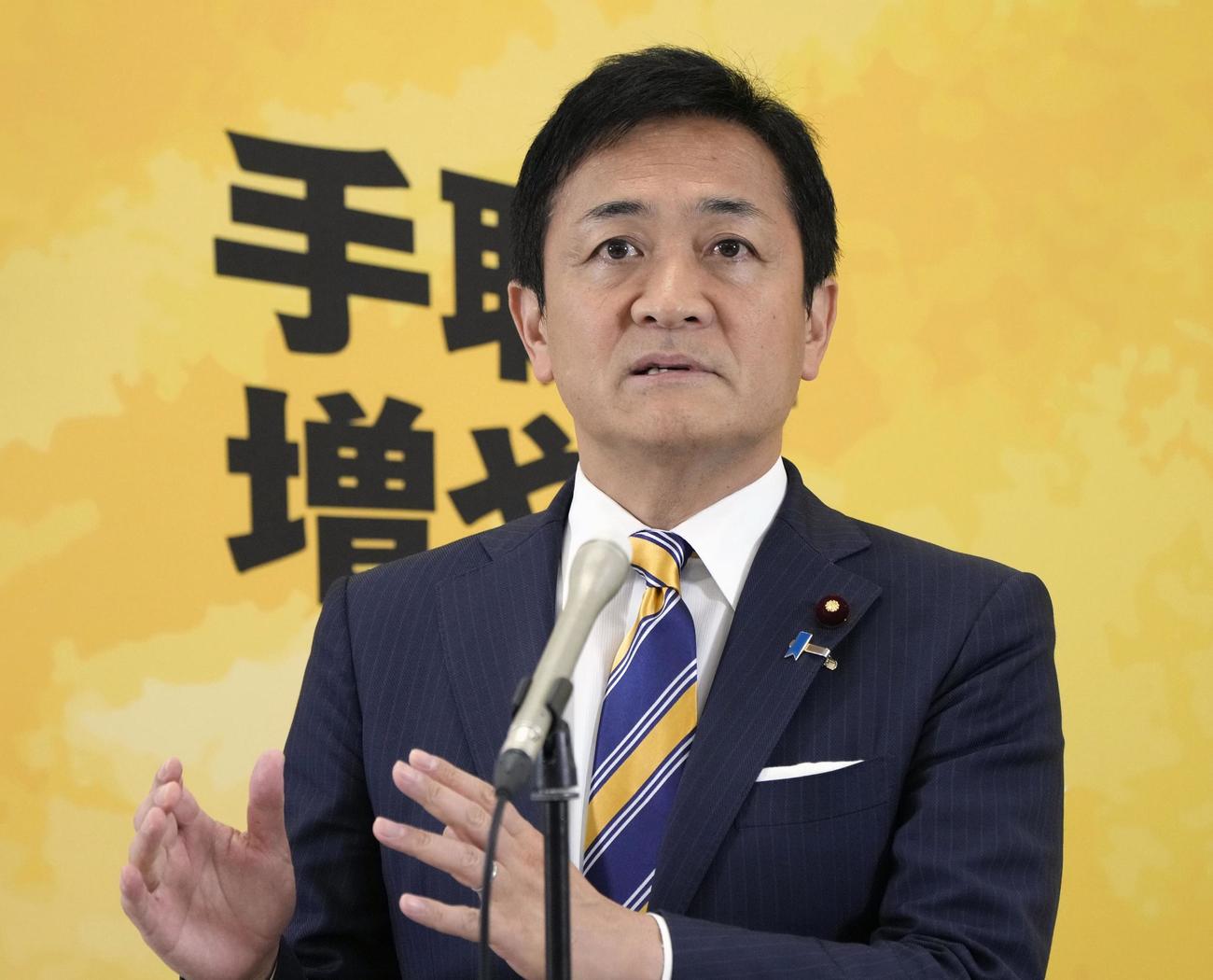 記者団の取材に応じる国民民主党の玉木代表（共同）