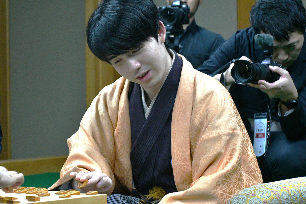 藤井聡太王座（2025年10月撮影）