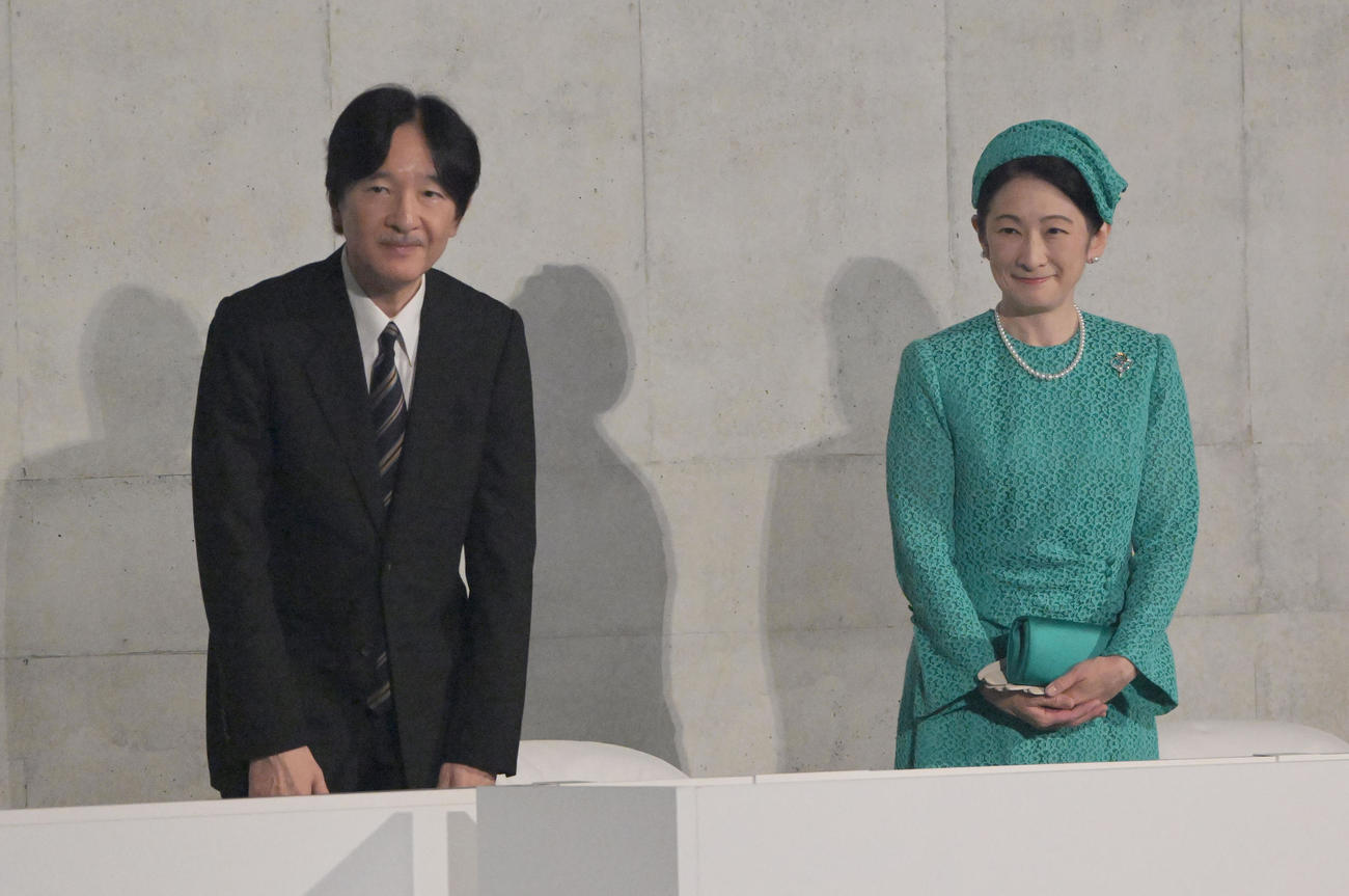 大阪・関西万博の閉会式に臨まれる秋篠宮ご夫妻（代表撮影）