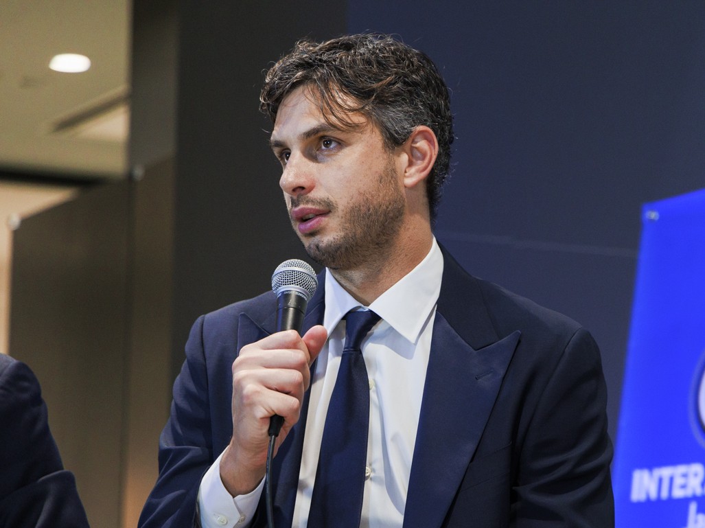 あいさつする元イタリア代表DFのインテルのレジェント、アンドレア・ラノッキア氏
