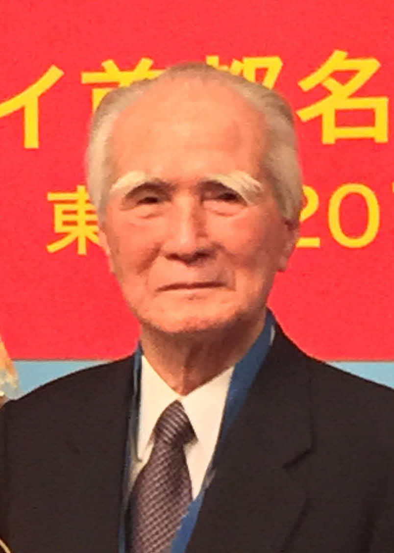 ベトナムのハノイ首都名誉市民称号を授かった杉良太郎（左）と村山富市氏＝2014年12月12日