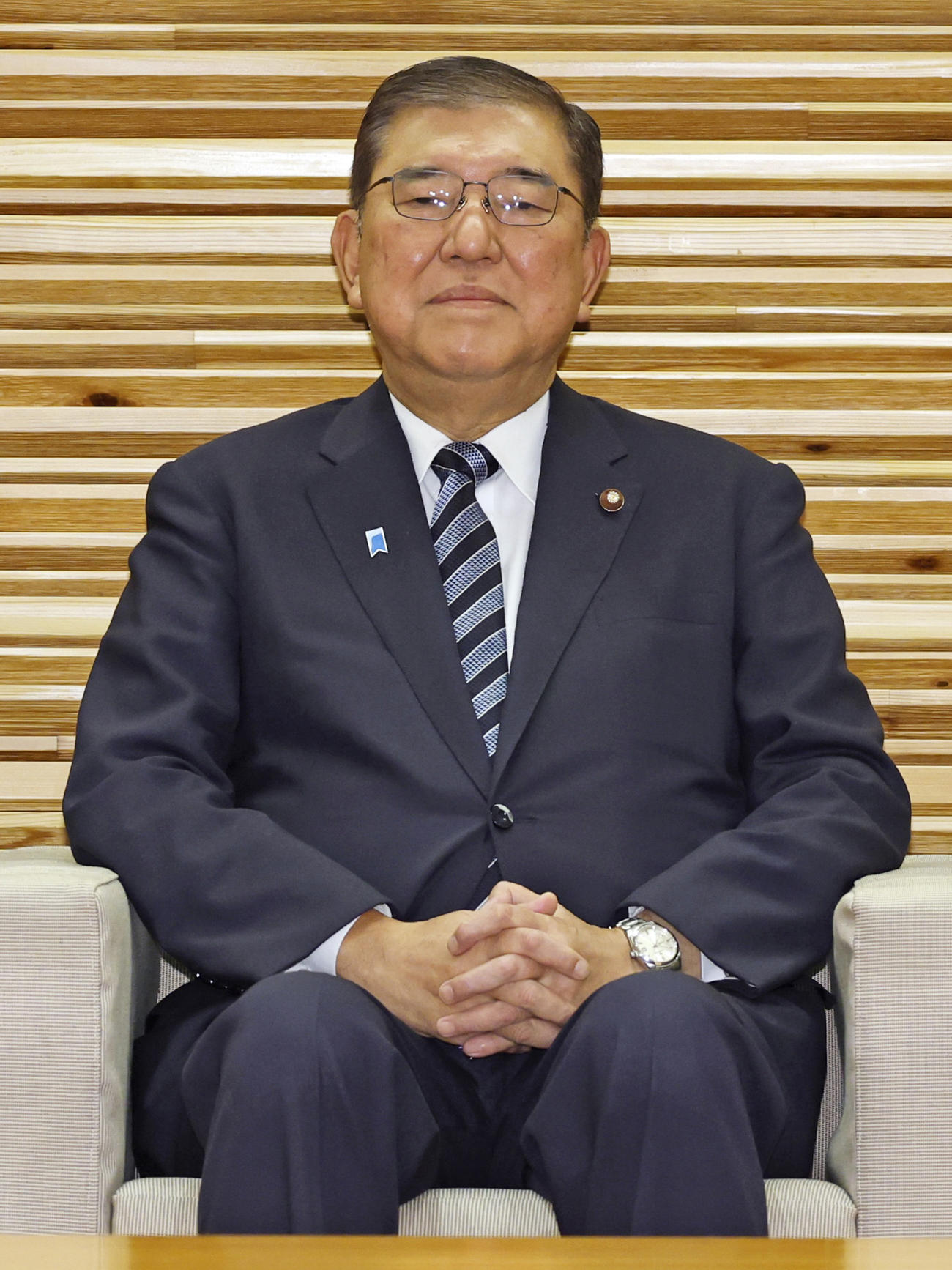 内閣総辞職の閣議に臨む石破茂首相（共同）