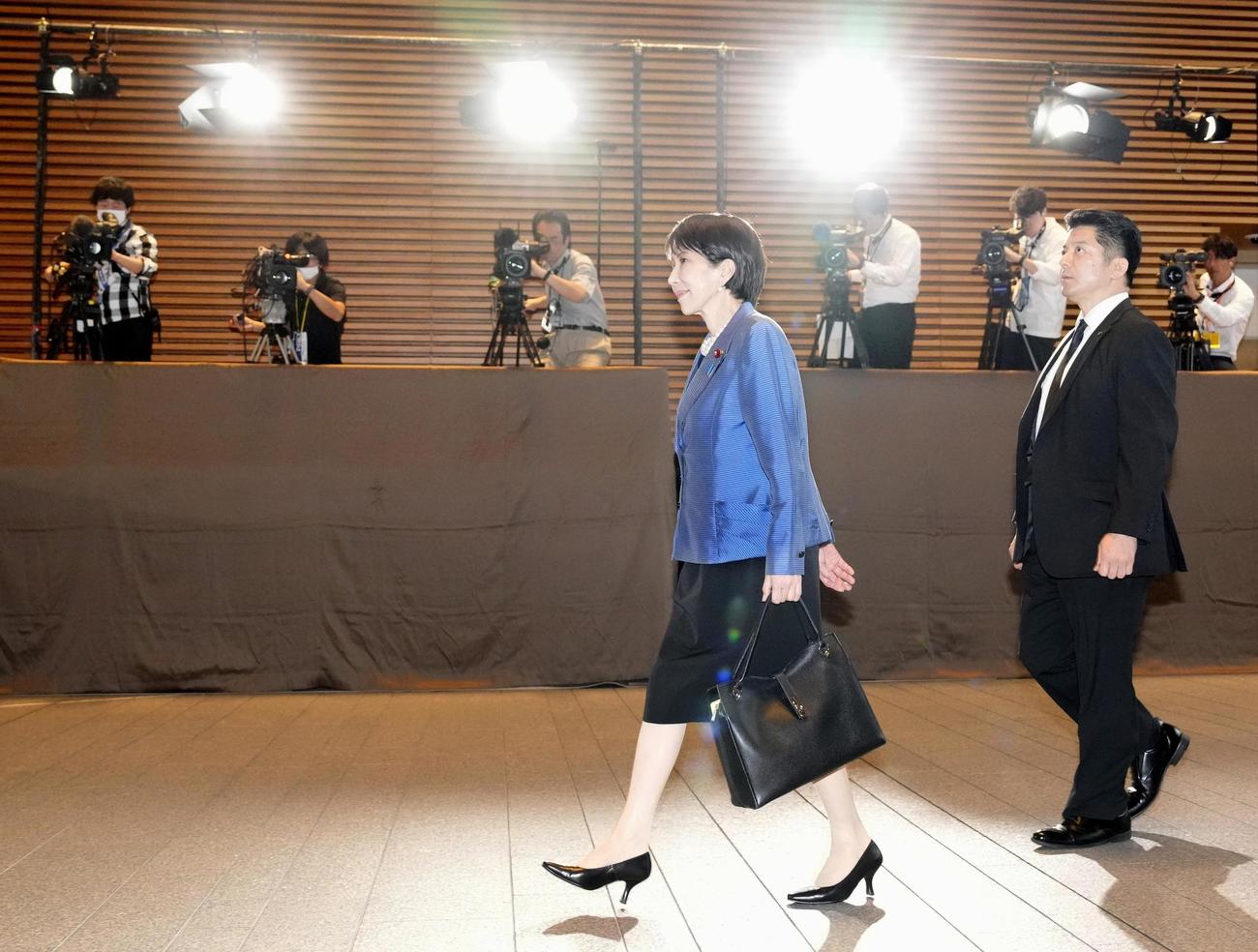 首相官邸に入る高市早苗首相（共同）