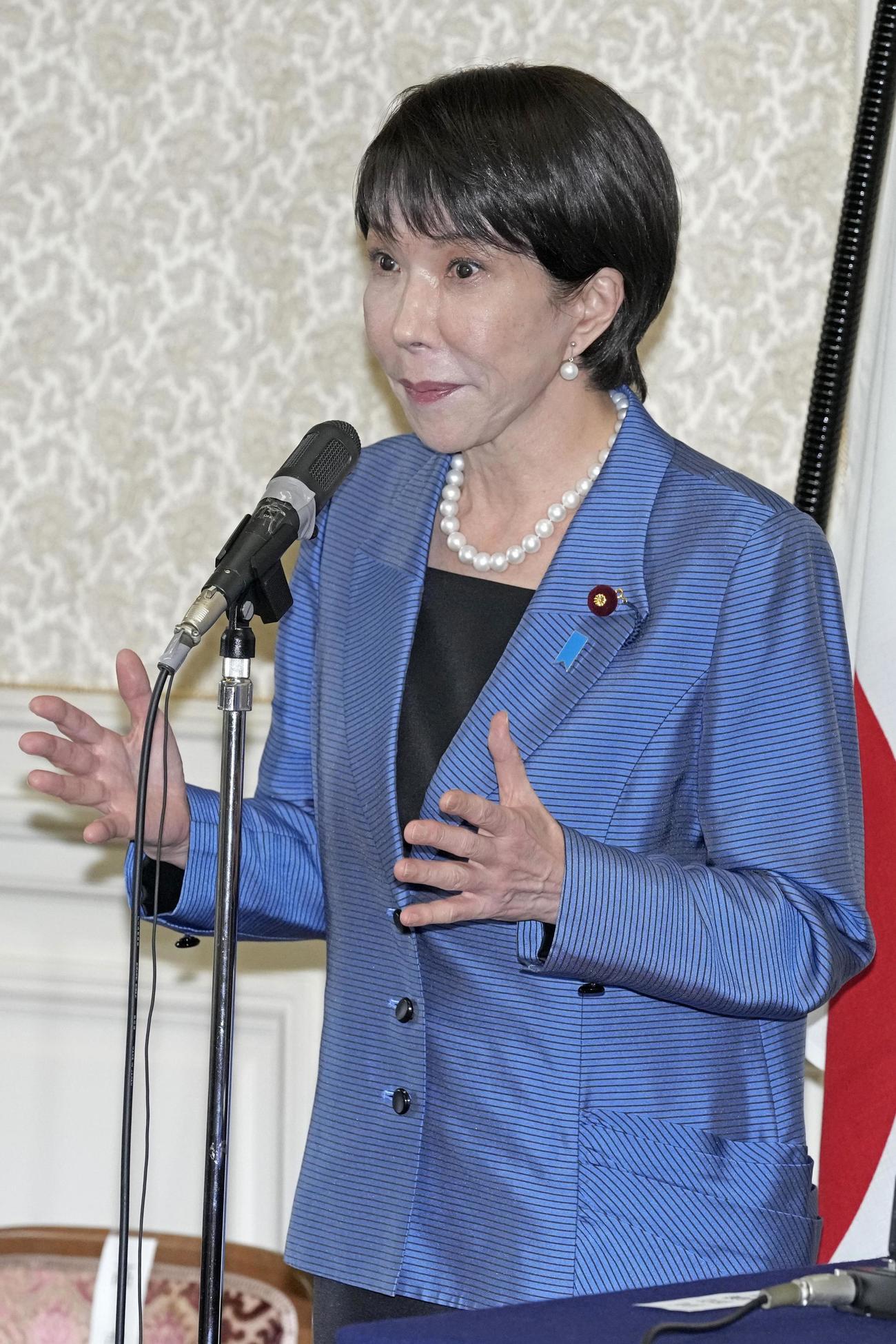 自民党の両院議員総会であいさつする高市早苗総裁（共同）