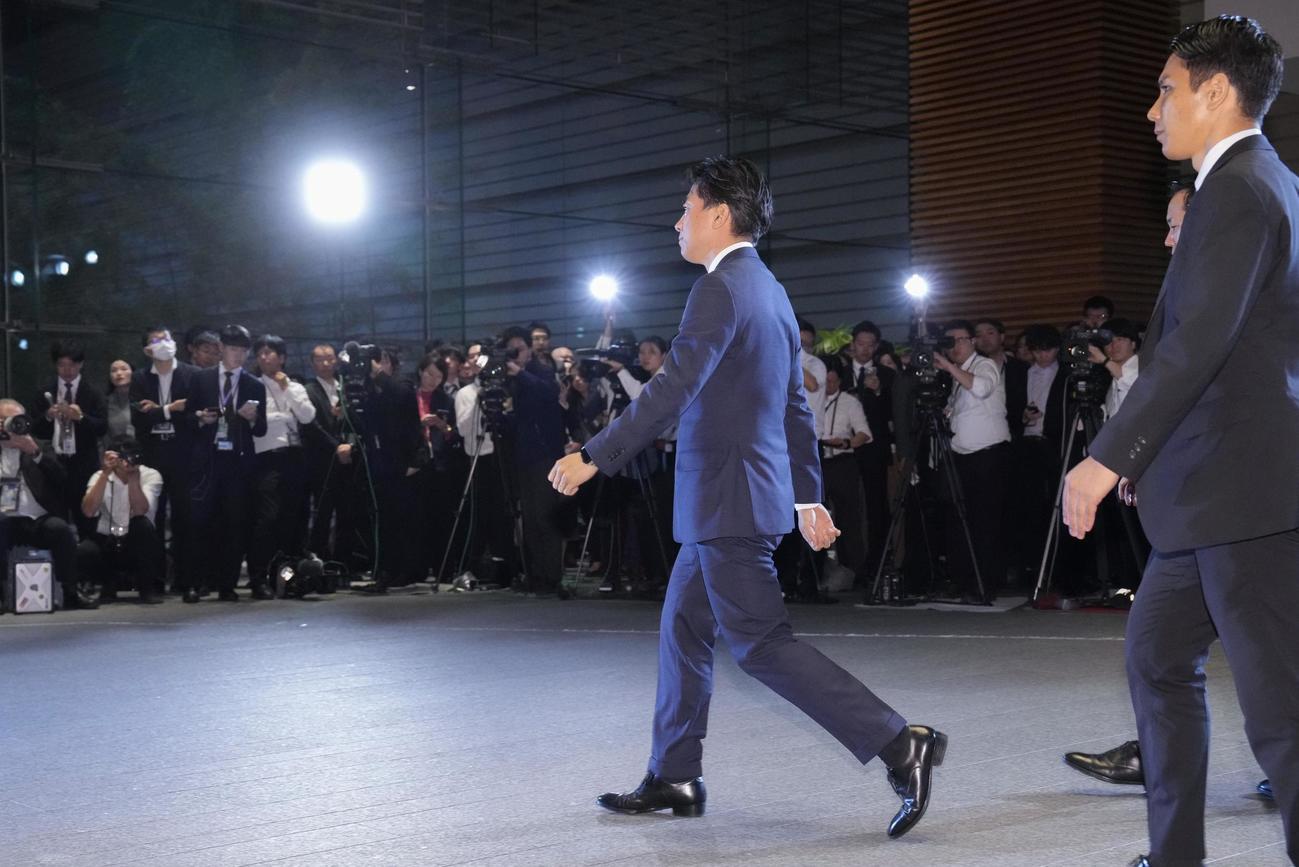 防衛相に決まり、首相官邸に入る小泉進次郎氏（共同）