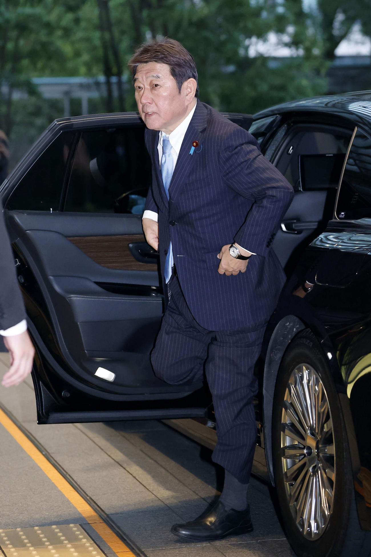 外相に決まり、首相官邸に入る茂木敏充氏（共同）