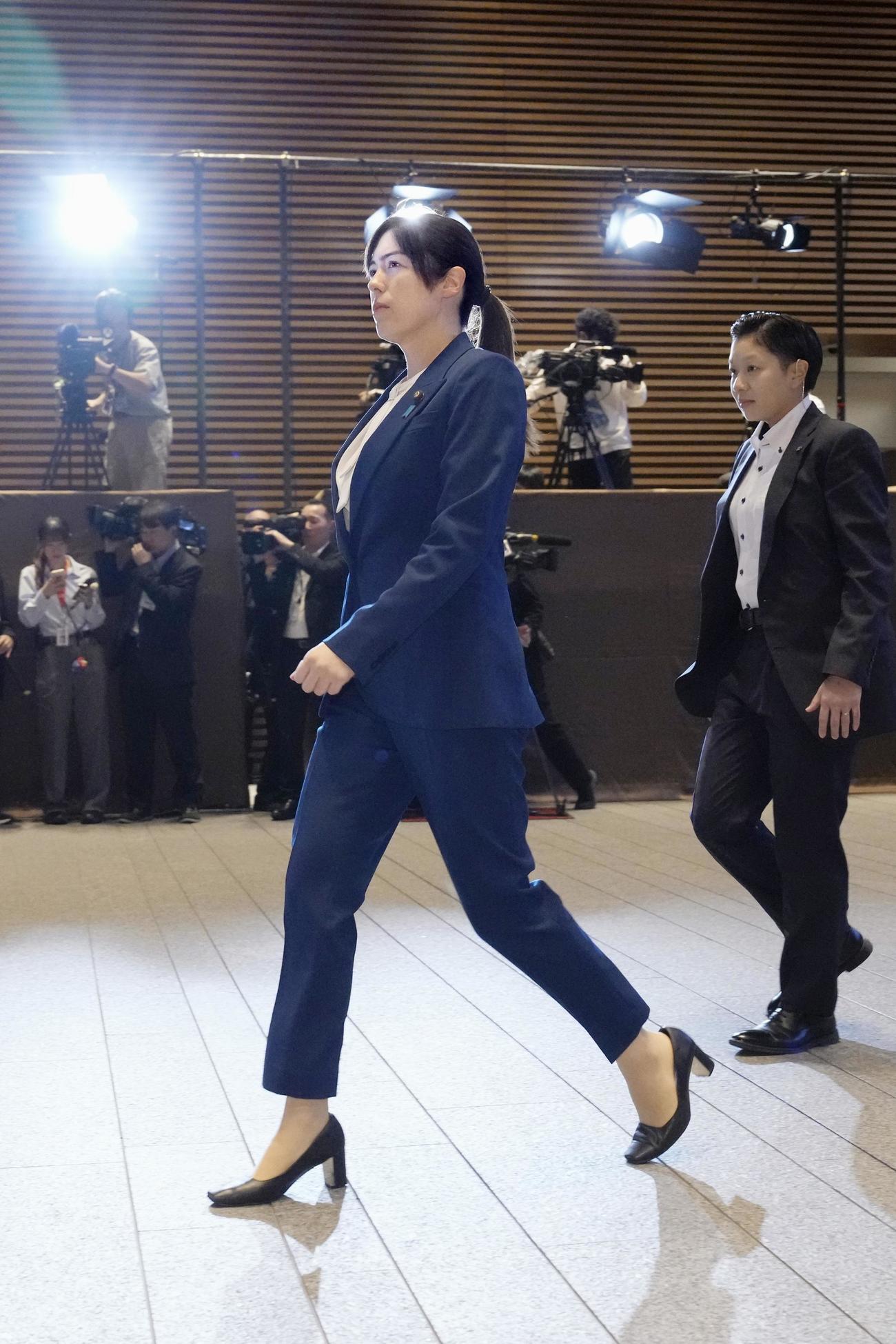 経済安保相に決まり、首相官邸に入る小野田紀美氏（共同）
