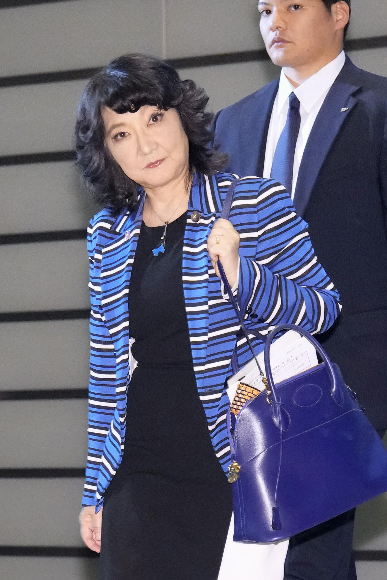 財務相に決まり、首相官邸に入る片山さつき氏（共同）