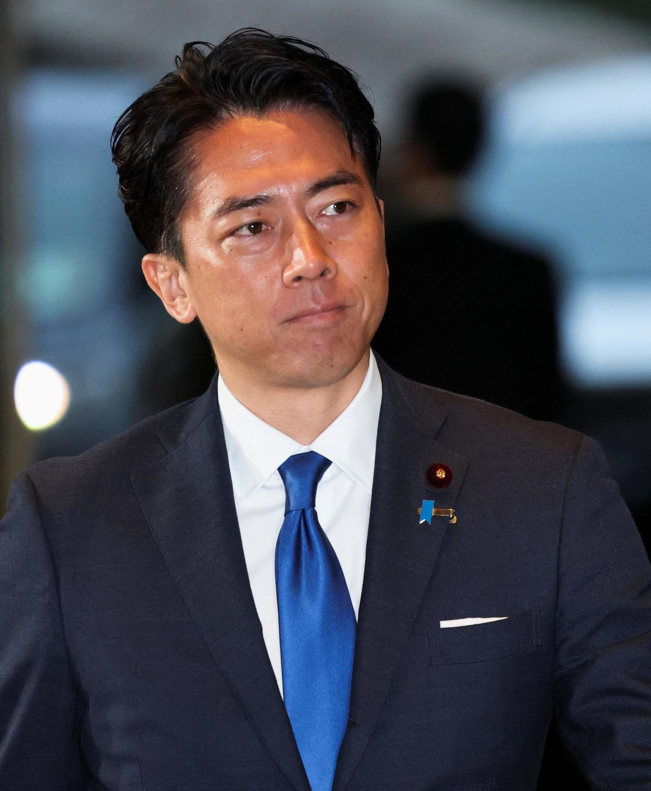 首相官邸に入る小泉進次郎氏（ロイター）