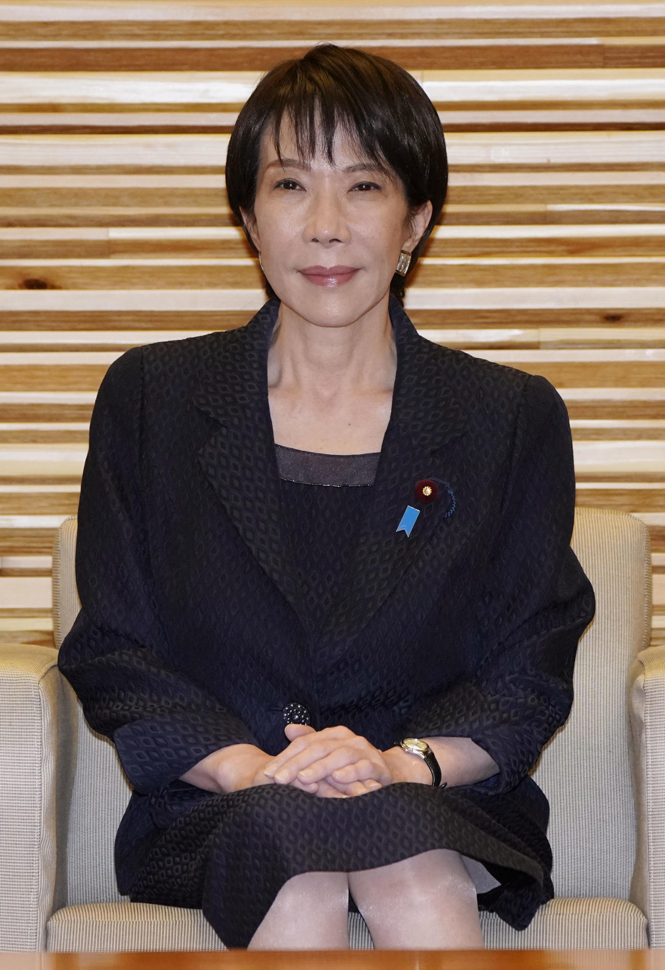臨時閣議に臨む高市首相＝23日午前、首相官邸（共同）