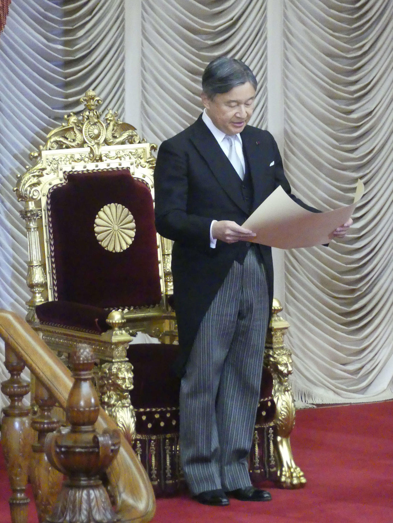 第219臨時国会の開会式で、おことばを述べられる天皇陛下（撮影・中山知子）