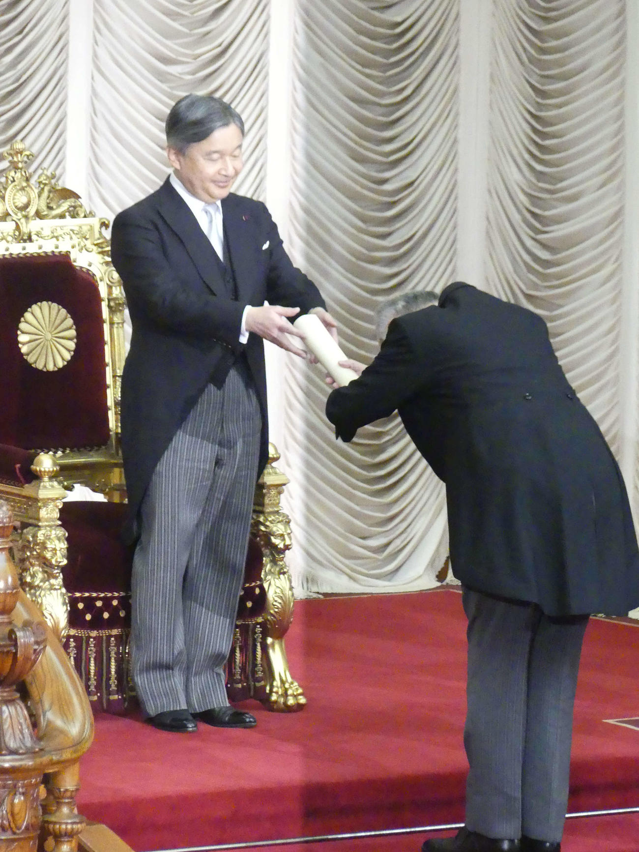第219臨時国会の開会式に臨まれる天皇陛下（撮影・中山知子）