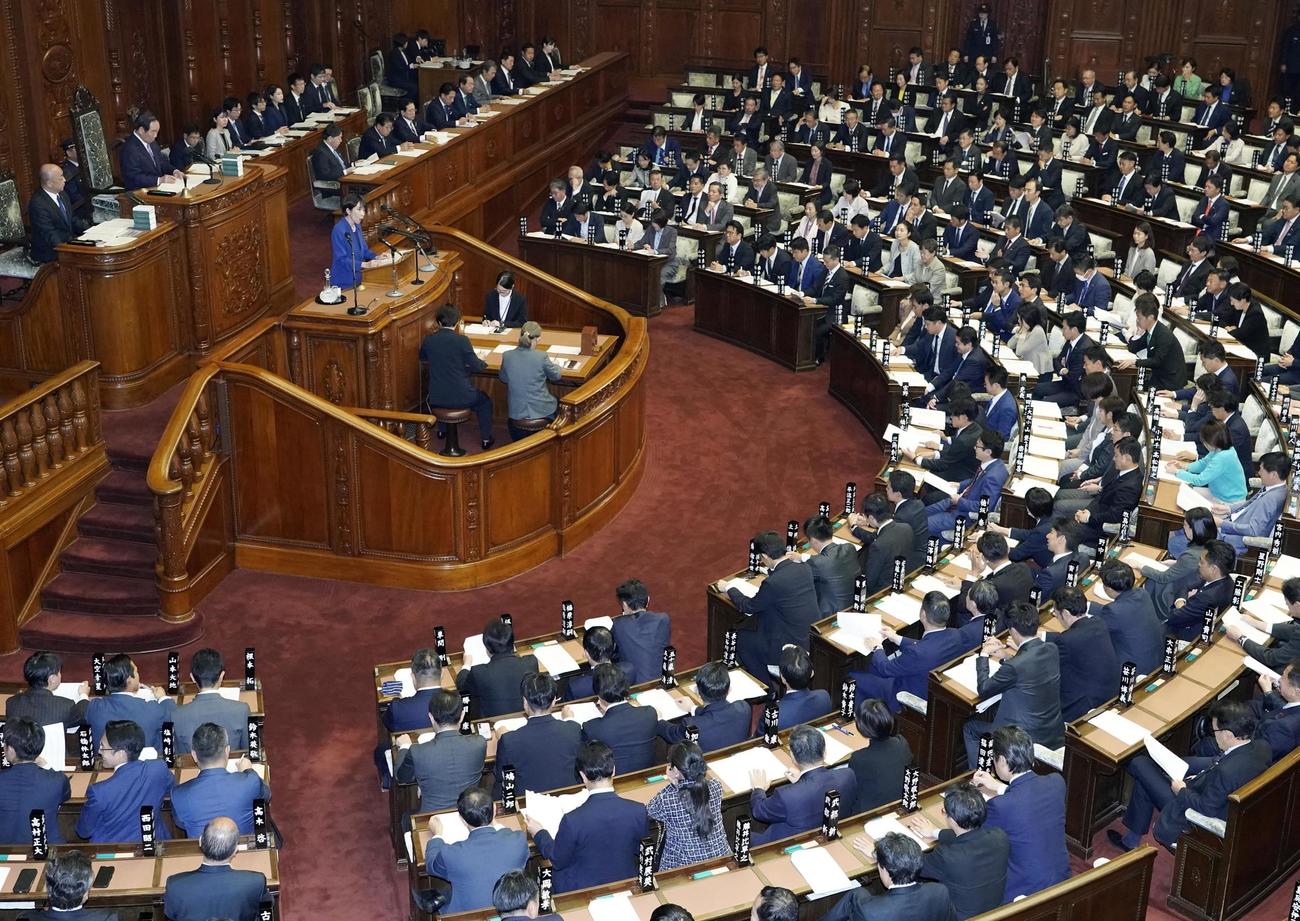 高市首相の就任後初めての所信表明演説が行われた衆院本会議（共同）