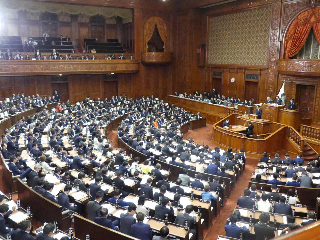岸田首相の所信表明演説が行われた衆院本会議＝2023年10月23日