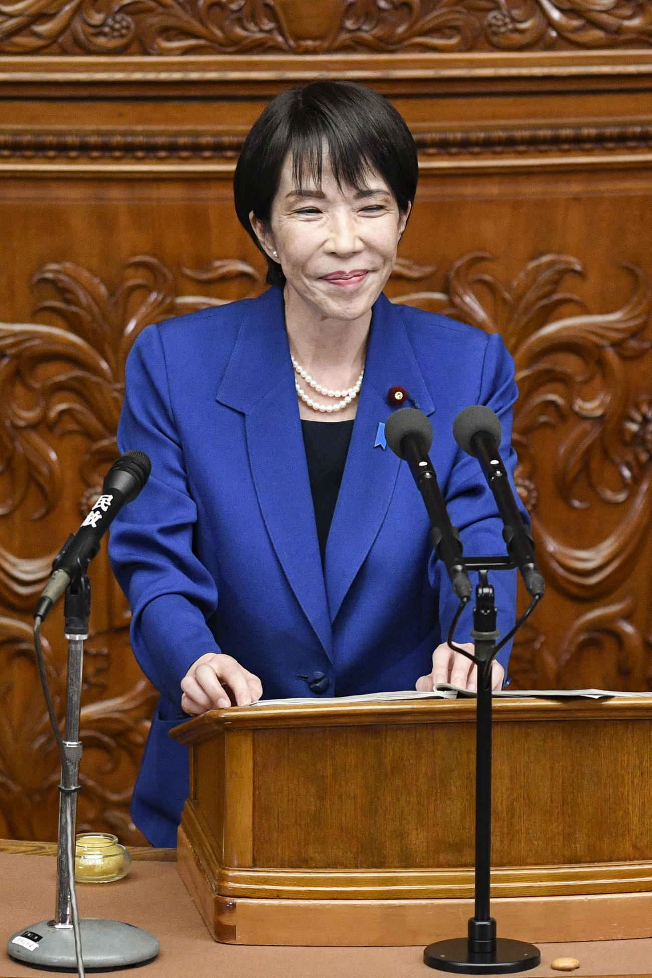 衆院本会議で就任後初めての所信表明演説で笑顔の高市首相（共同）