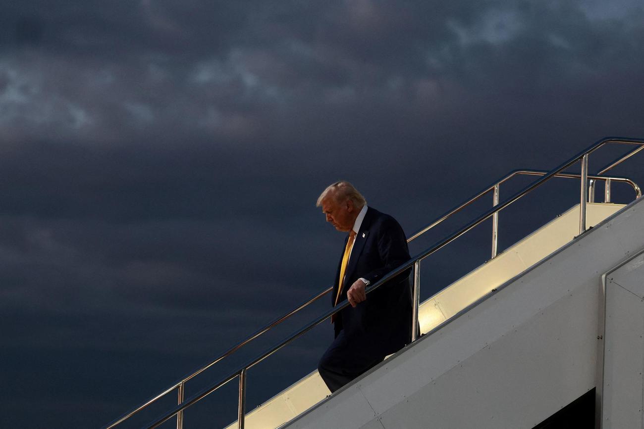 羽田空港に降り立ったトランプ米大統領（ロイター）