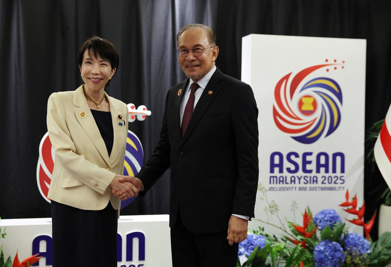マレーシアでの東南アジア諸国連合（ASEAN）との首脳会議に出席した高市早苗首相（ロイター）