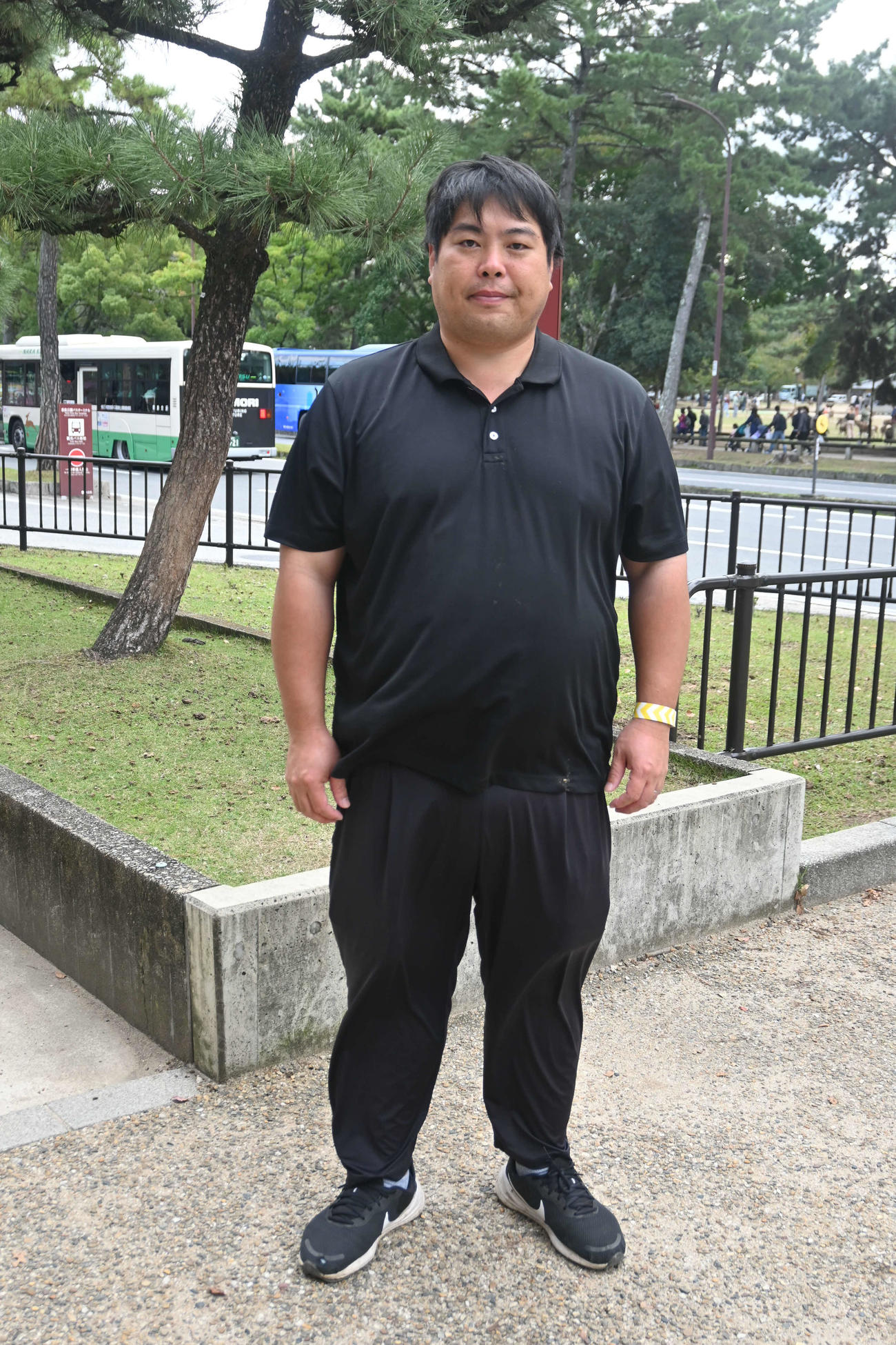 山上徹也被告の裁判員裁判初公判の傍聴券の配布の列に並んだへずまりゅう氏（撮影・松浦隆司）