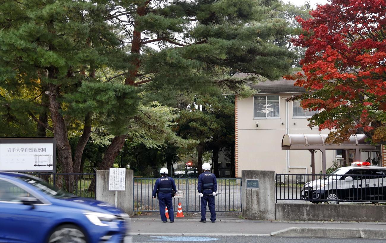 クマが出没した岩手大、警察などが訪れ厳戒態勢に（共同）