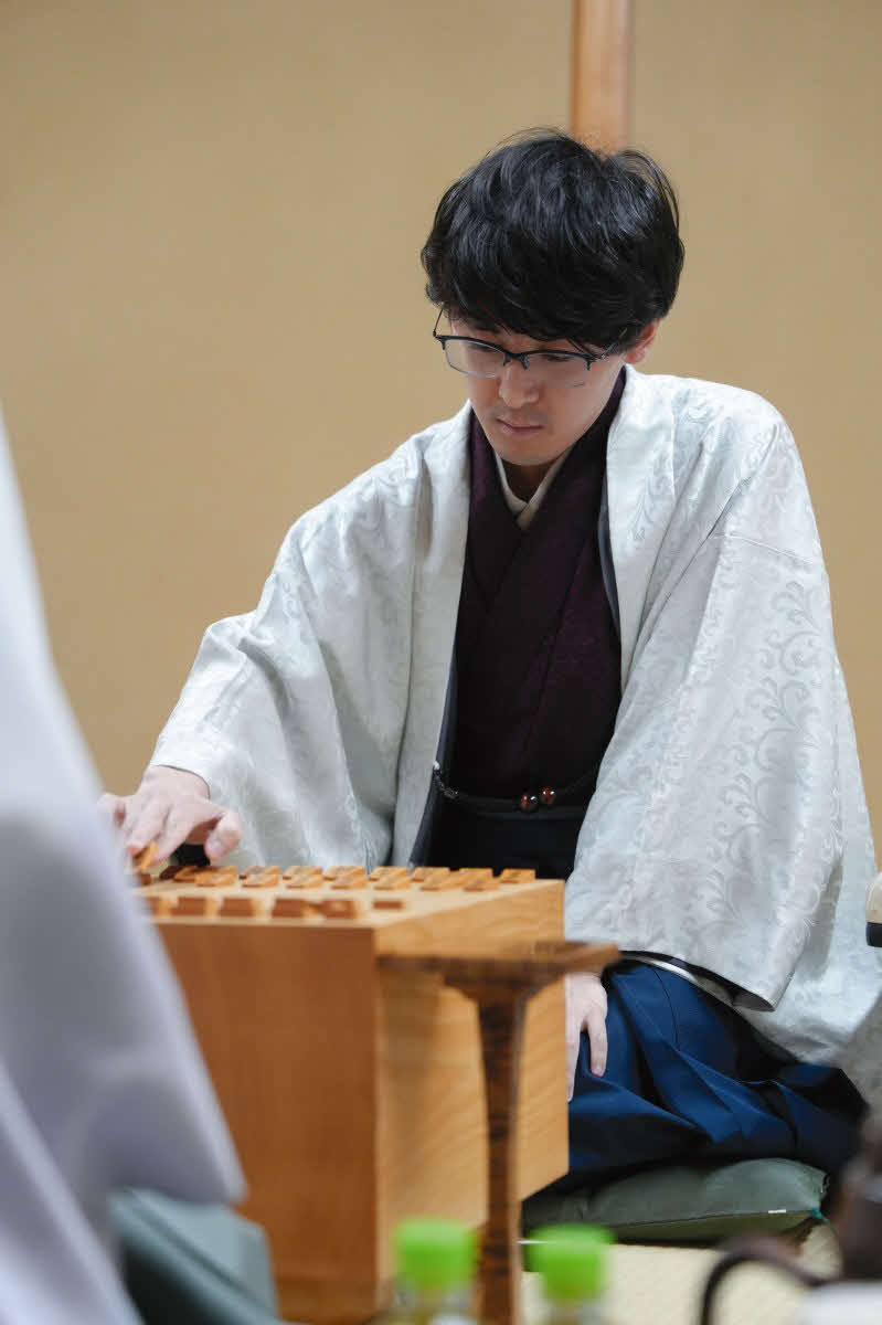 初の王座獲得と九段昇段を目指す伊藤匠叡王（日本将棋連盟提供）